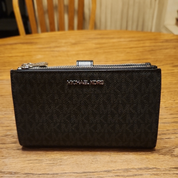 Michael Kors Jet Set Travel Dounle Zip Phone Wrislet - Picture 1 of 9